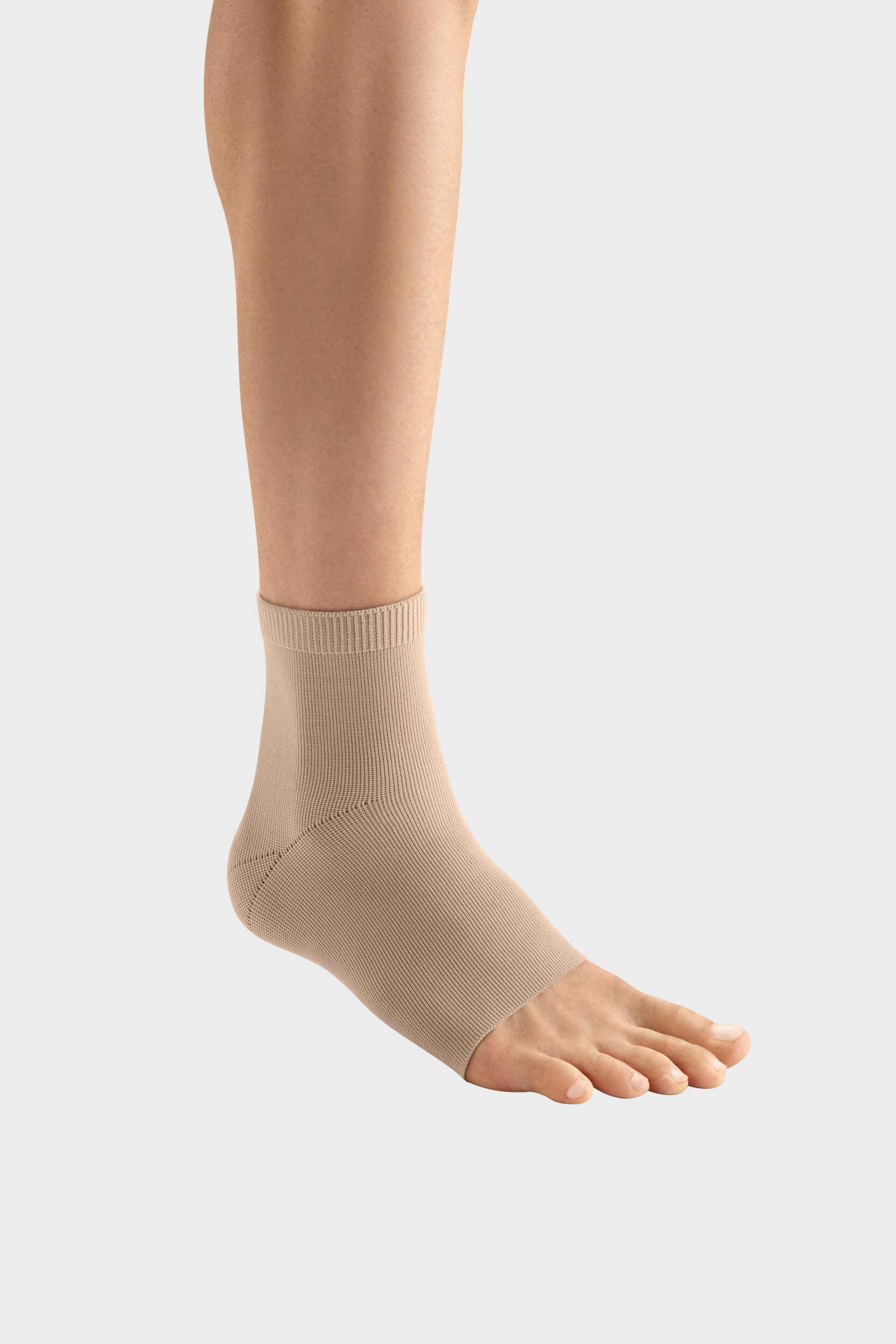 Voet met de JuzoFlex Malleo 707 in beige