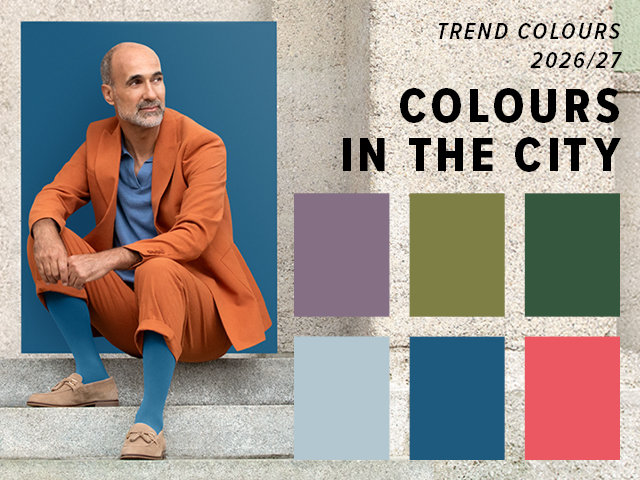 Ältere Frau in den Wechseljahren hat Kopfschmerzen und sitzt vor einem Ventilator