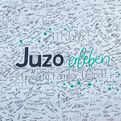 111-jähriges Jubiläum Unterschriften Board
