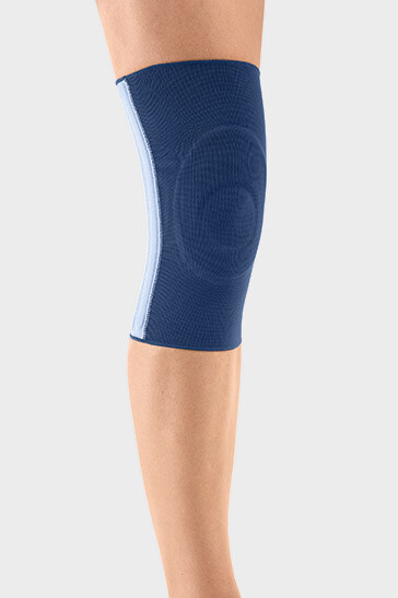 Knie met de JuzoFlex Genu 505 Comfort in de kleur navy