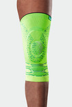 Knie mit der Genu Xtra Style in Glowing Green