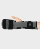 Höger arm med handledsortos Palmar Xtec Digitus – bild på handflatan