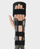 Höger arm med handledsortos Palmar Xtec Digitus – bild på handryggen