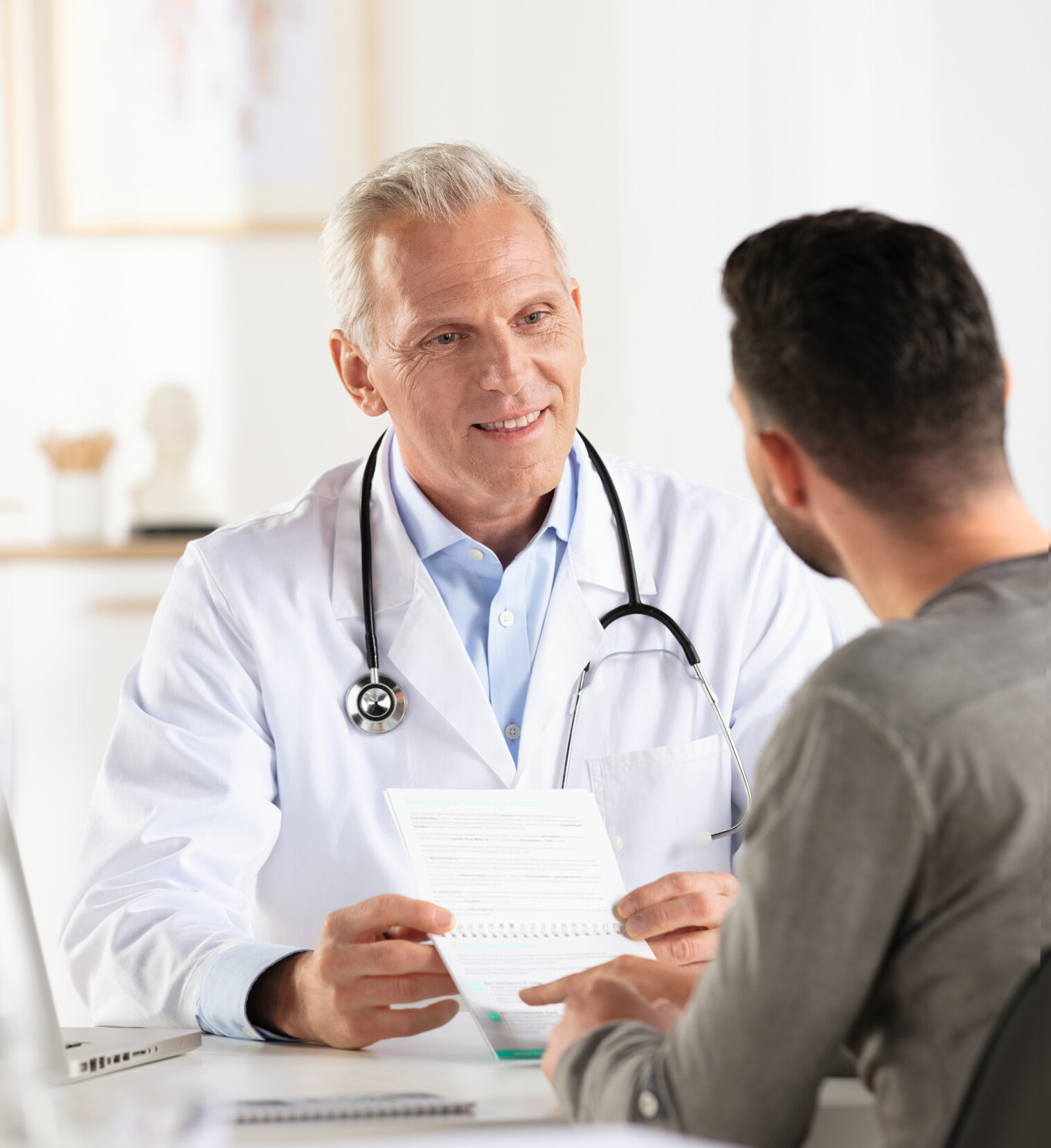 Patient i samtal kring anamnes Patient i samtal kring anamnes