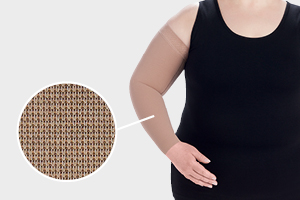 Juzo Expert Silver Arm productfoto Vrouw draagt Juzo Expert Silver armkous