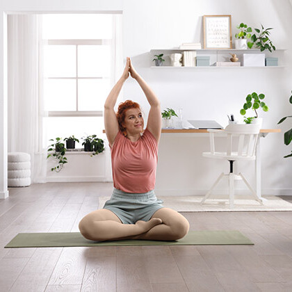 Frau macht Yoga Frau macht Yoga