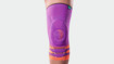 Bein mit Kniebandage JuzoFlex Genu Xtra STYLE in der Farbe Pink Heat