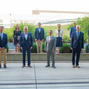 Gruppenbild Hinten v. l.: Jürgen Gold, Dr. med. Susanne Maurer, Dr. med. Denise Luchsinger, PD Dr. med. Mario Scaglioni, lic. phil. Christina Casanova, Dr. med. Daniel Münch, Peter Fontana, Dr. med. Jörg Eimers, Vorne v.l.: Dr. med. Felix Angst, Thiha Aung , Dr. med. Meinolf Dorka, Prof. Dr. med. Jochen Rössler, Dr. med. Stephan Wagner, Marlene Klima, Sergio Fontana Nicht auf dem Bild: Prof. Dr. Michio Ozeki