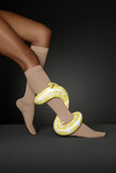Jambes avec le Juzo Move et un serpent jaune