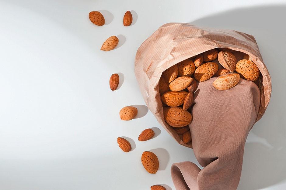 Almond Juzo stocking Almond with almonds