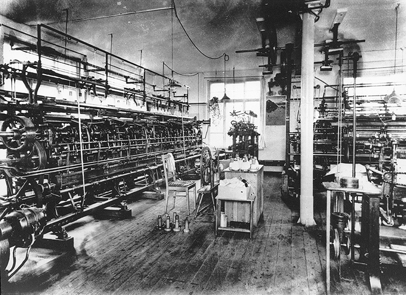 Juzo knitting workshop in 1919 Juzo knitting workshop in 1919