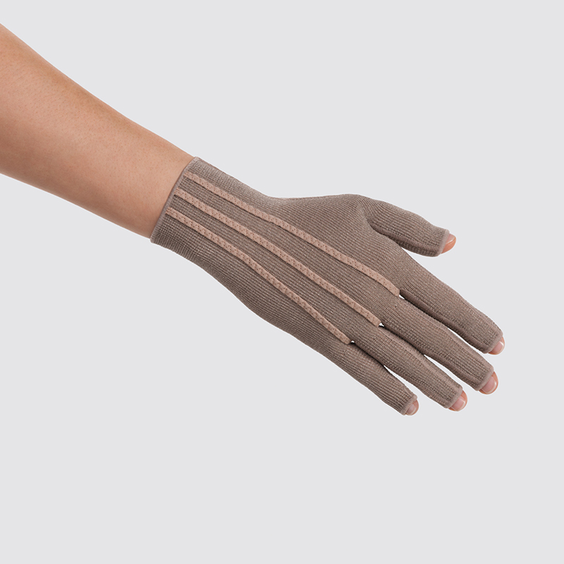 Produktbild eines Juzo ScarComfort Silver Handschuhs Produktbild eines Juzo ScarComfort Silver Handschuhs