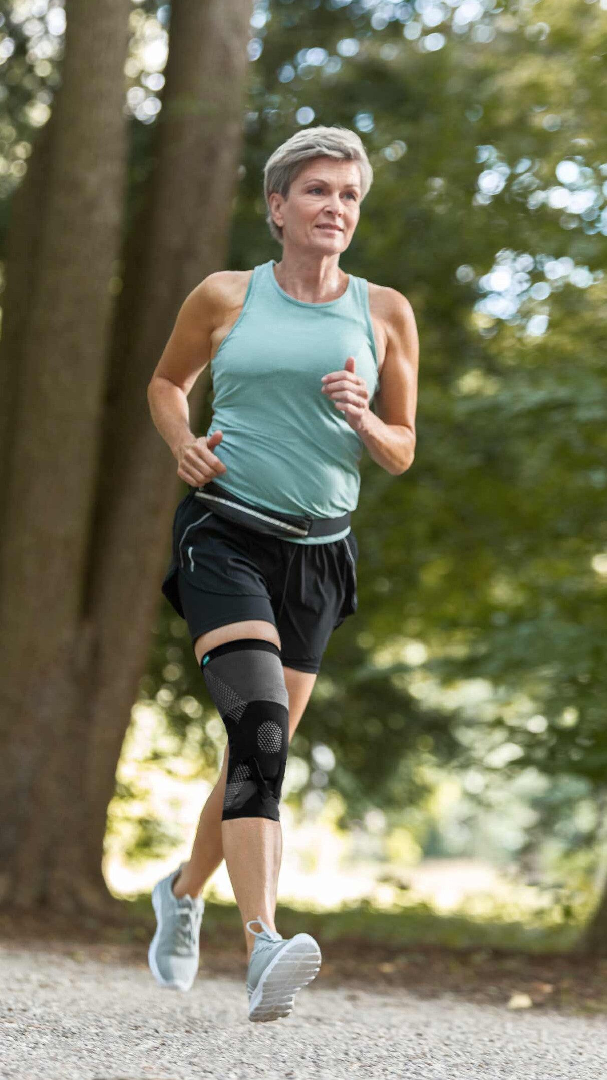 Female runner wearing the JuzoPro Patella Xtec Plus knee orthosis