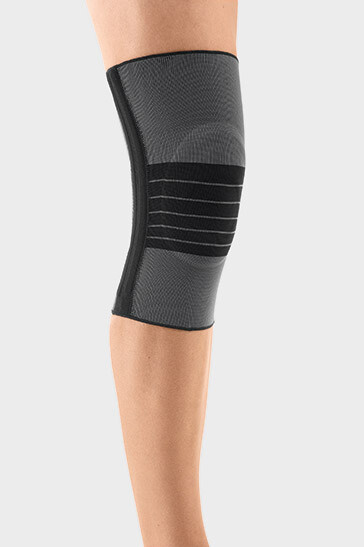 Knie met de JuzoFlex Genu 505 Comfort in de kleur antraciet