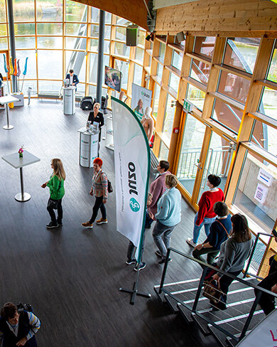 Foyer vom Veranstaltungsort des 8. Phlebologischen Symposiums in Hannover Foyer vom Veranstaltungsort des 8. Phlebologischen Symposiums in Hannover