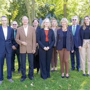 von links: Prof. Dr. med. Marcus Lehnhardt, Uli Frey (Juzo), Dr. med. Achim Richter, Dr. med. Jeanette Marell, Dr. med. Anya Miller, Sabine Knackstedt, Dr. med. Barbara Netopil, Josef Strobl (Juzo), Dr. med. Katrin Kofler es fehlen: Dr. med. Anett Reißhauer, Dr. med. Max Liebl, Nancy Elmer, Priv.-Doz. Dr. med. Claus C. Pieper, Prof. Dr. med. Gunther Felmerer und Dagmar Giesecke