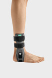 Ankle with JuzoPro Malleo Light with individually adjustable fastening straps and heel band for optimum fit