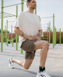 Man draagt JuzoPro Malleo Xtec Strong bij het sporten Man draagt JuzoPro Malleo Xtec Strong bij het sporten