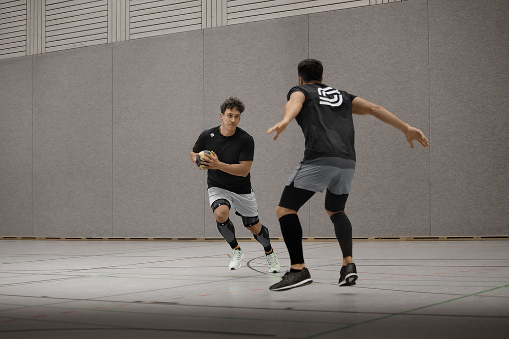 BestPerform Produkt im Einsatz Männer spielen Handball mit der neuen BestPerform Compression von sportomedix
