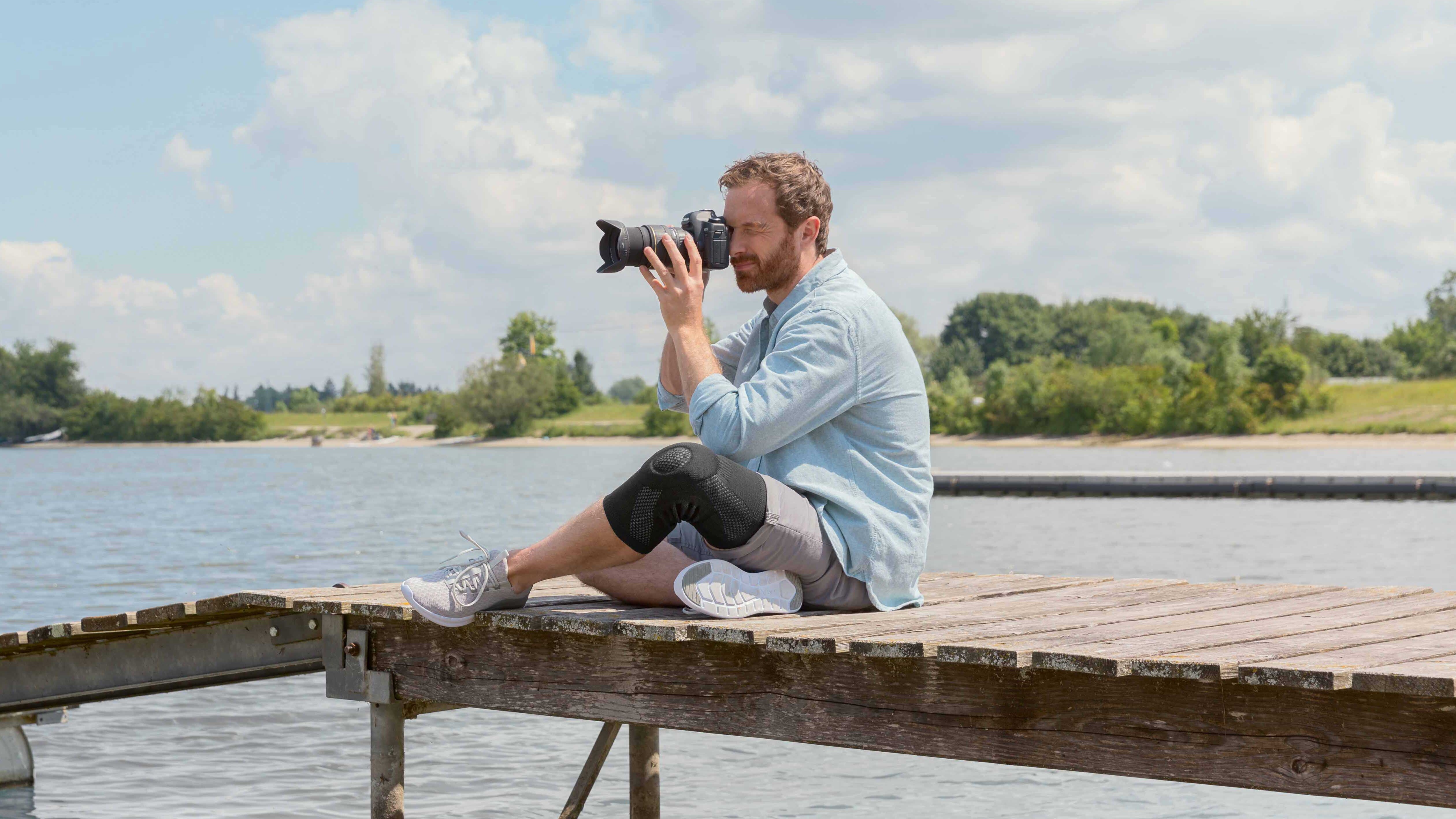 Vrouw met pijn in de enkel