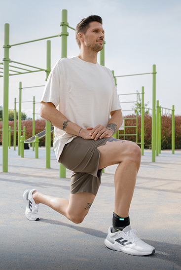 Mann trägt JuzoPro Malleo Xtec Strong beim Sport