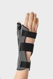 Prawa ręka z ortezą nadgarstka Palmar Xtec Rhizo – widok na grzbiet dłoni