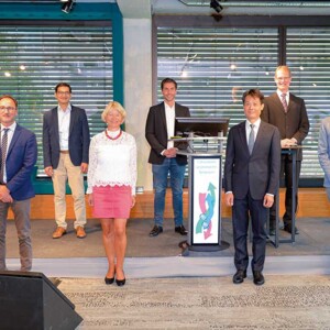 Gtuppenbild v. l.: Andrea Eichhorn, Prof. Dr. med. Peter L. Stollwerk, Dr. med. Najib Jawadi, Dr. med. Barbara Netopil, Dr. med. David Benjamin Christel, Assoc.-Prof. PD Dr. med. Chieh-Han John Tzou, Prof. Dr. med. Markus Stücker, Prof. Dr. med. Christian Ure, Dr. med. Olaf Deling