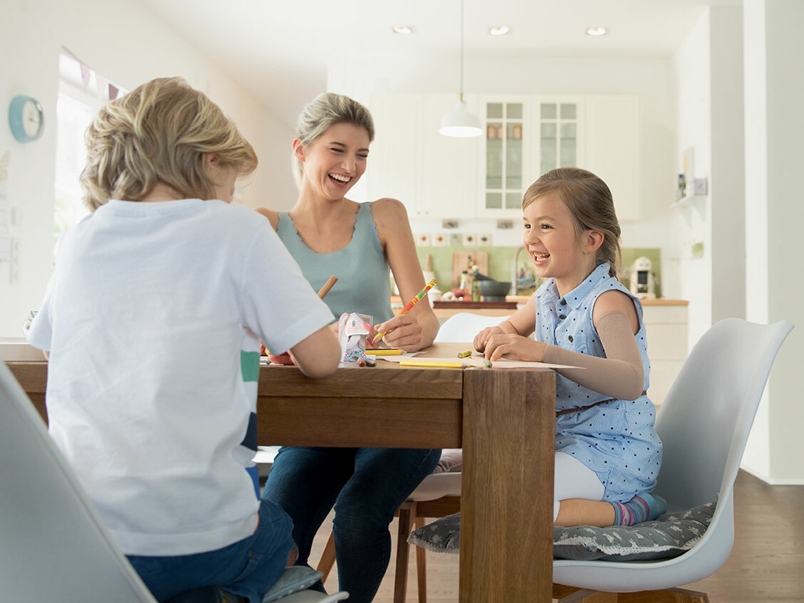 A family that is drawing A family that is drawing