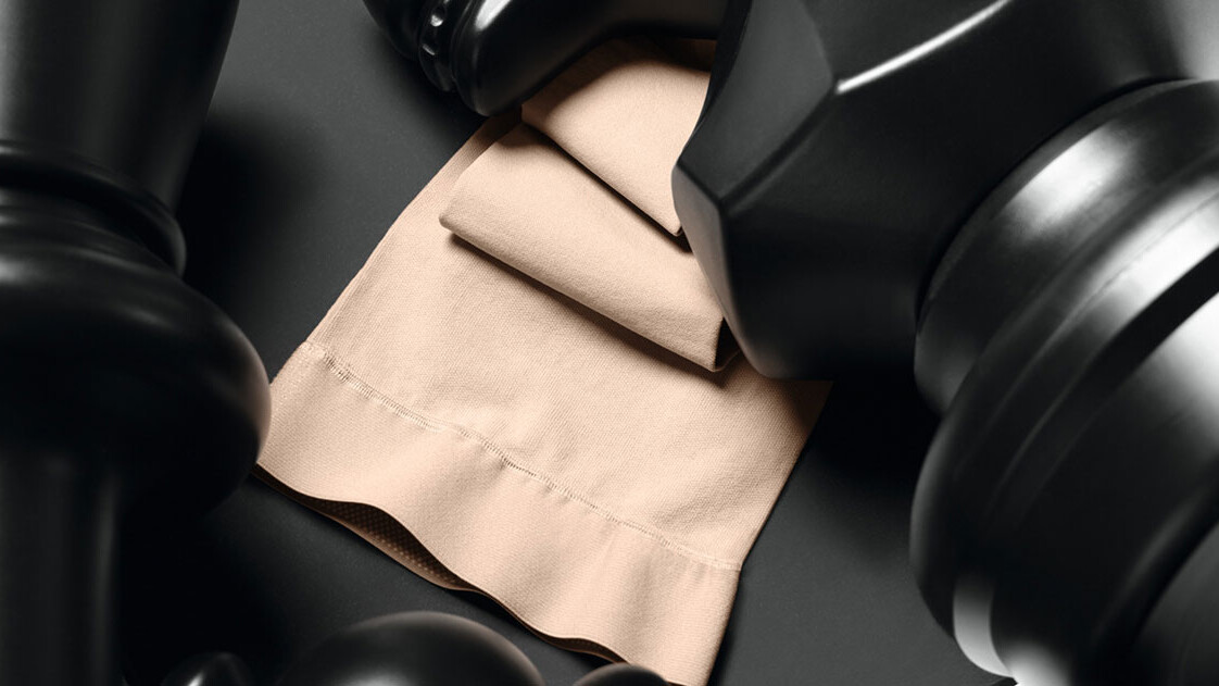 Black chess pieces are lying on a Juzo Dynamic sock