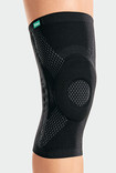 Knie mit Kniebandage Genu Xtra in der Farbe Schwarz