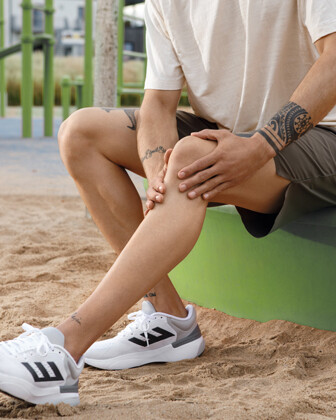 Orthopaedics; osteoarthritis; knee pain; man 