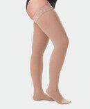 4. Productafbeelding Juzo Soft Juzo Soft met decoratieve siliconenband in de kleur amandel