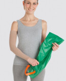 Lifestyle-afbeelding vrouw met Arion Easy-Slide Arm Vrouw met een Arion Easy-Slide Arm aantrekhulp