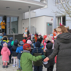 Julius Kindergarten Kinder an Fasching zu Besuch bei Juzo