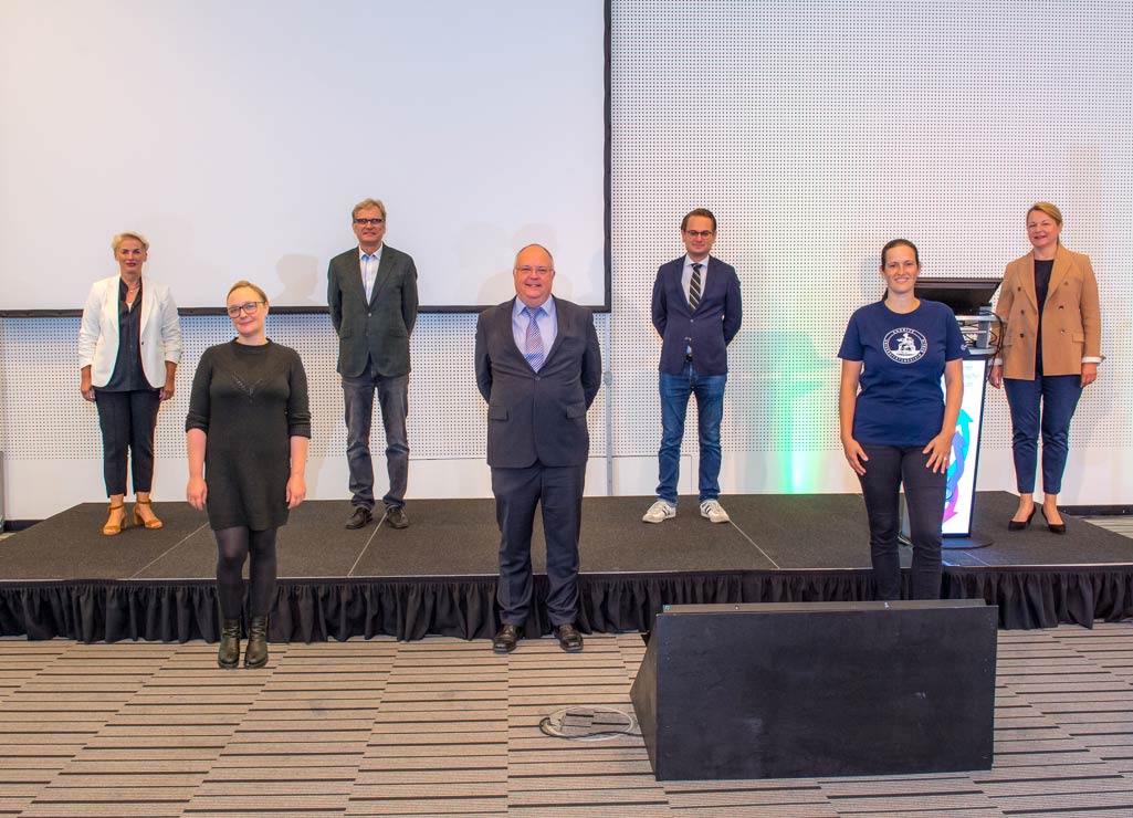Gtuppenbild v. l.: Christine Hemmann-Moll, Simone Kornappel, Prof. Dr. med. Dieter Blottner, Univ.-Prof. Dr. med. Manfred Infanger, PD Dr. med. Christian Taeger, Isabelle Hoffmann, Dr. med. Anett Reißhauer