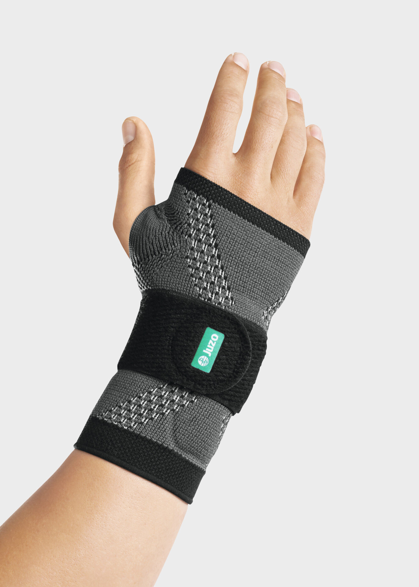 Bandage de poignet JuzoFlex Manu Xtra sur une main Bandage de poignet JuzoFlex Manu Xtra sur une main