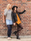 Zwei Frauen machen ein Selfie