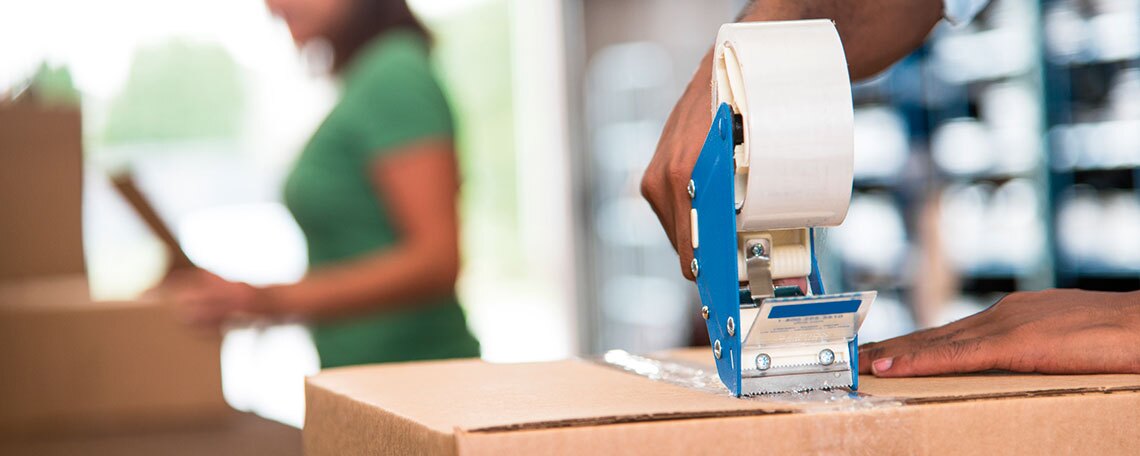 Mitarbeiter Logistikzentrum (w/m/d), 1. Bild