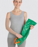 Femme portant une aide-à-enfiler Arion Easy-Slide Bras