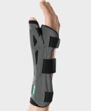 Höger arm med handledsortos Palmar Xtec Rhizo – handledsortos med tumfixering