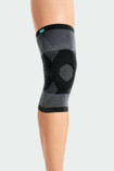 Knie met de JuzoFlex Genu Xtra in de kleur antraciet