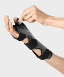 Tumdelen på handledsortosen Palmar Xtec Rhizo fixeras