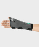 Höger arm med handledsortos Palmar Xtec Rhizo – bild på handflatan